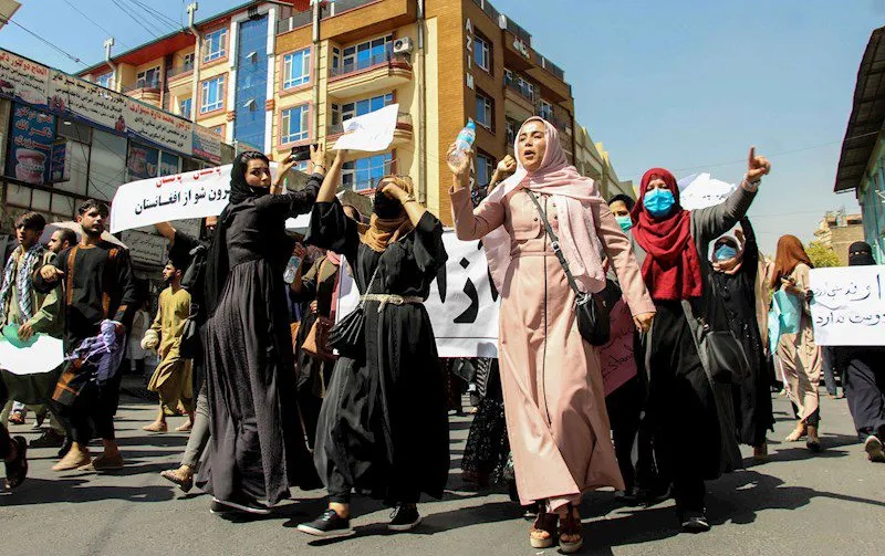 Mujeres protestando en Afganistán