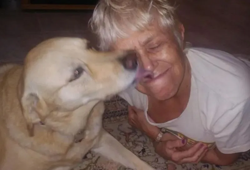 Una mujer de 74 años luchó contra un caimán en Florida para salvar a su perro