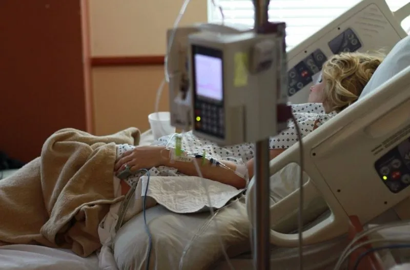 Los casos de COVID-19 aumentan en Maryland. Los hospitales están llenos