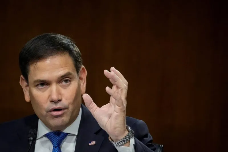 Marco Rubio y Mitt Romney reintroducen legislación para dar a nuevos padres una licencia parental pagada