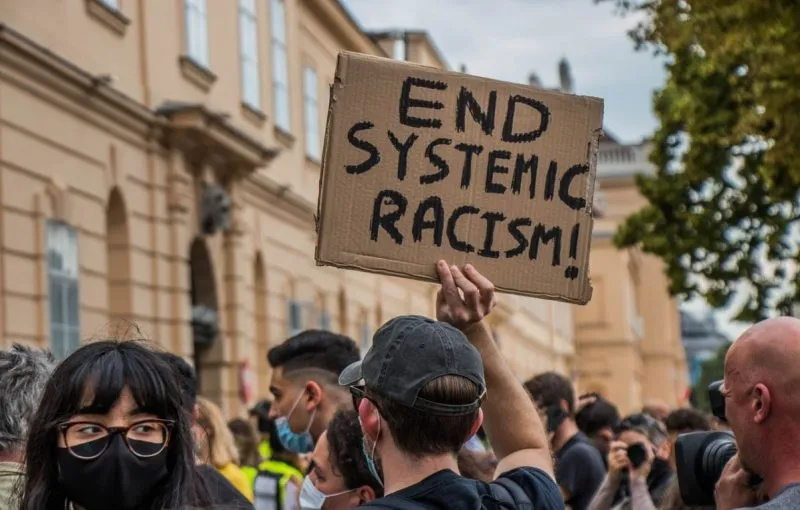 Universidad de Massachusetts investiga un correo electrónico racista contra estudiantes afroamericanos