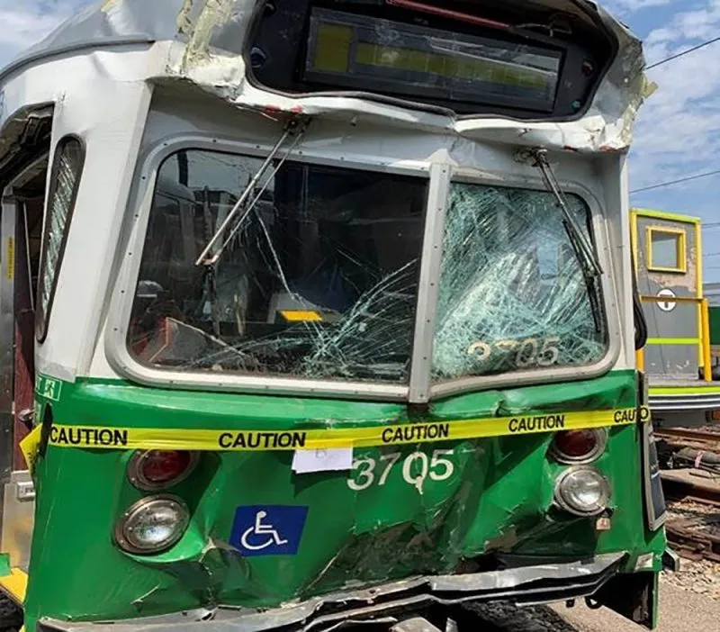 Conductor de tren enfrenta cargos de negligencia por el accidente de la Línea Verde que dejó más de 20 heridos