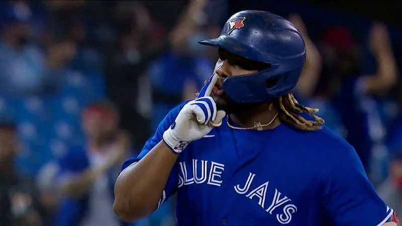 Vladimir Guerrero Jr. y Salvador Pérez aprietan a Ohtani en la carrera jonronera