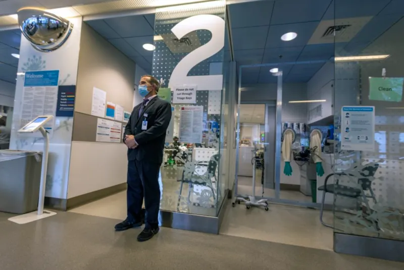 De dos a tres enfermeras del MGH son agredidas a diario por pacientes