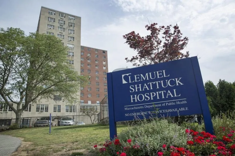 Hospital de Jamaica Plain ofrecería refugio a personas de Mass and Cass