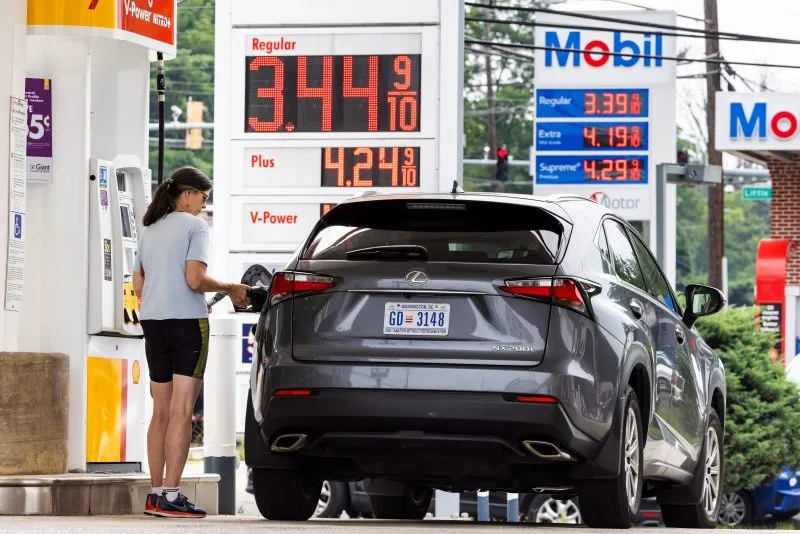¿Estás pagando más por gasolina? Esto es lo que sucede