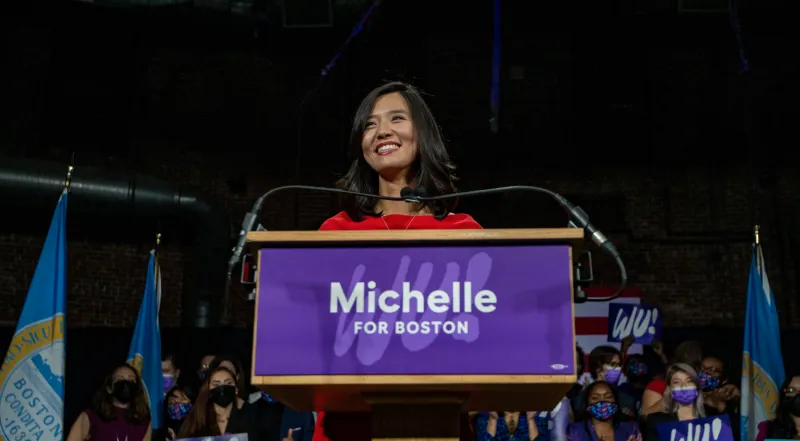 Michelle Wu hace historia como la primera mujer elegida alcaldesa de Boston