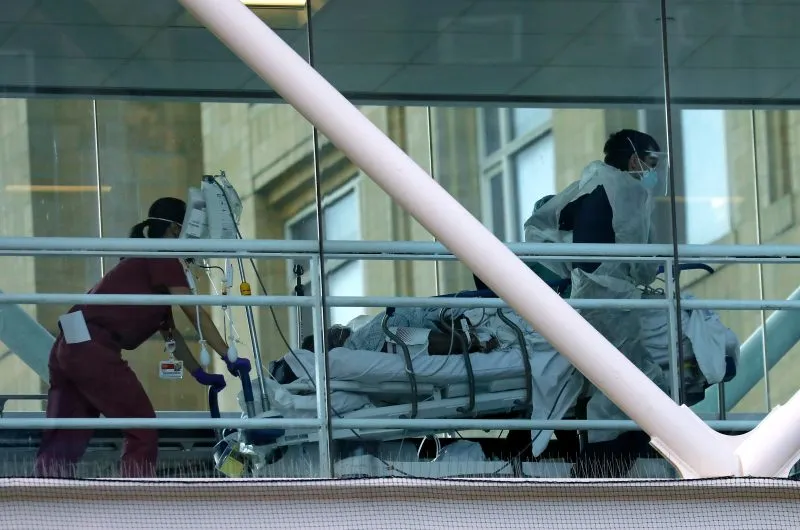 Casos récord de COVID-19 en Nueva York… ¿Afectan los planes para viajar?