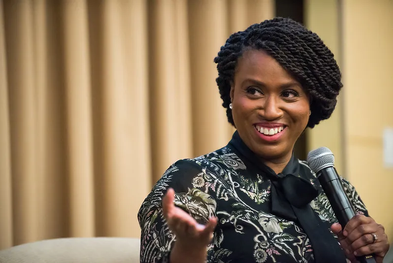 La representante Ayanna Pressley da positivo por COVID-19