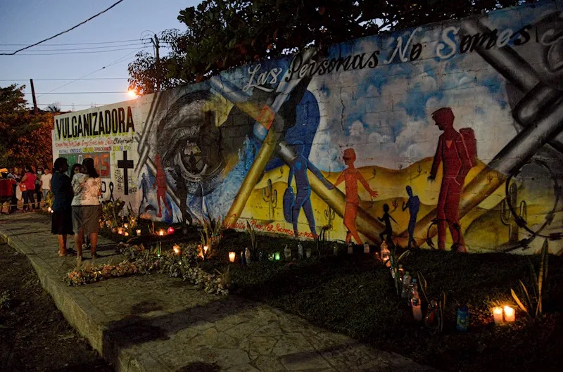 Migrantes fallecidos en accidente de Chiapas son honrados con un jardín