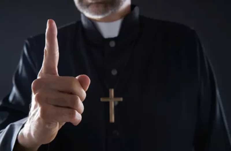 Dos sacerdotes de Cape Cod acusados de abuso sexual