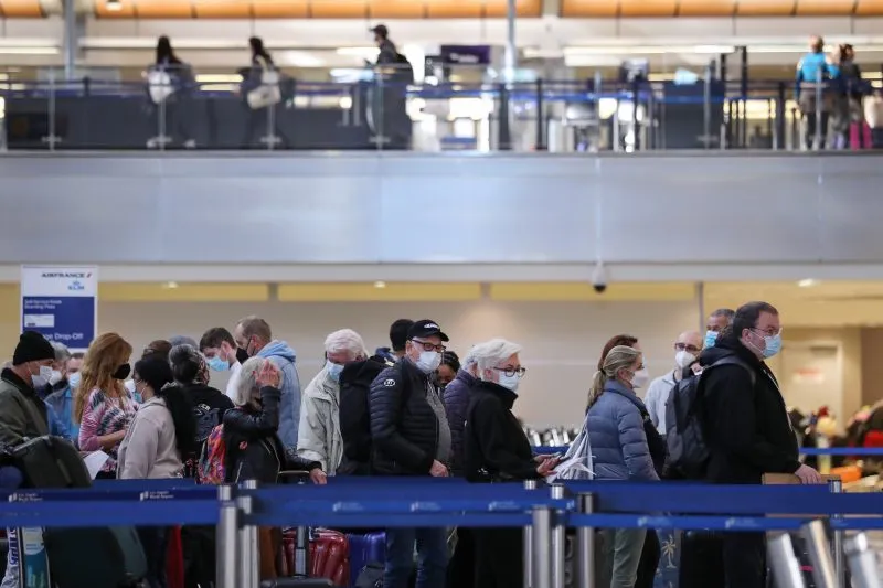 Tras cancelarse más de 28 mil vuelos, las aerolíneas trabajan en recuperarse