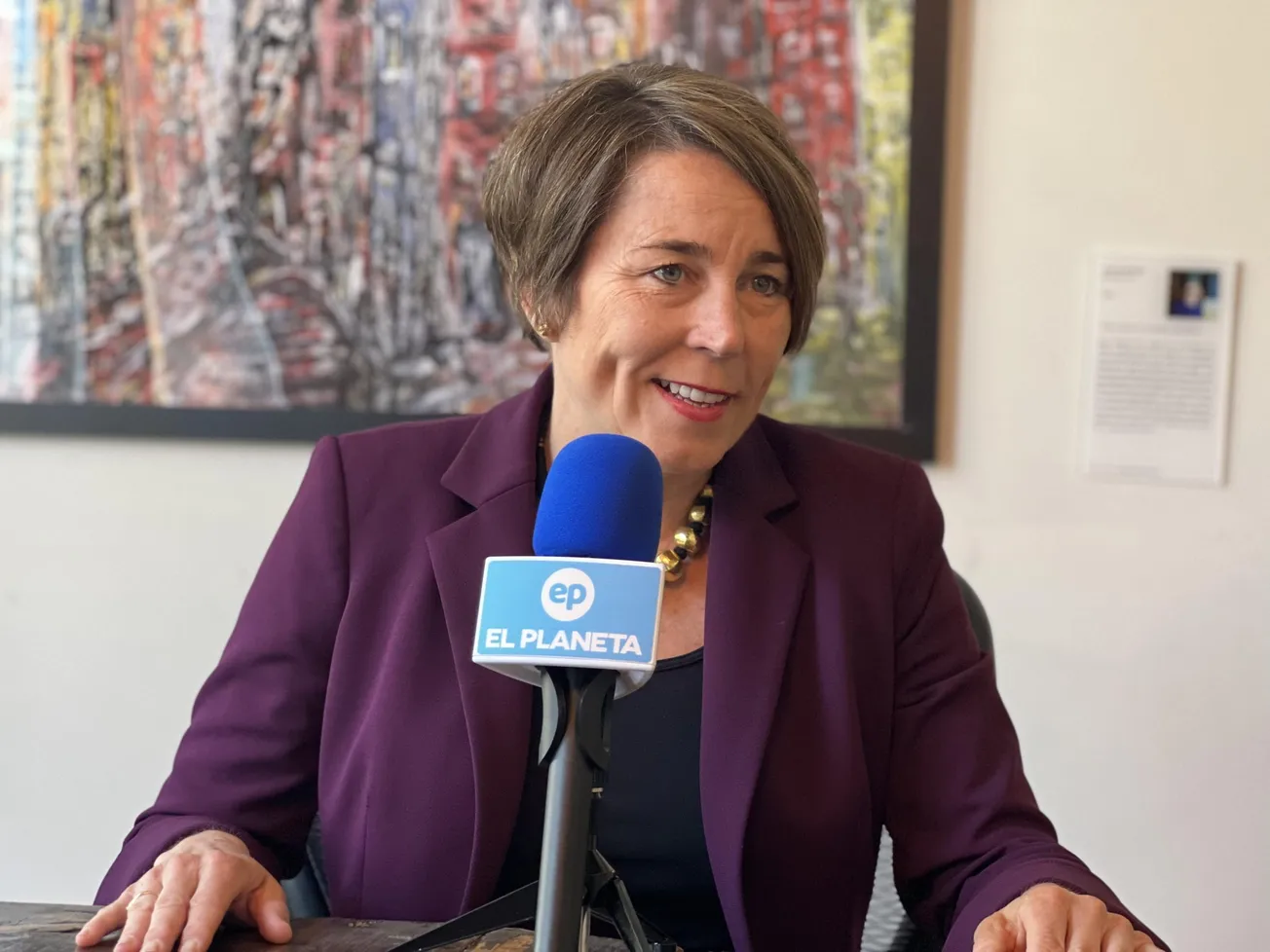 Maura Healey, candidata a la gobernación del estado, habló en exclusiva con El Planeta. Foto: Rosanna Marinelli.