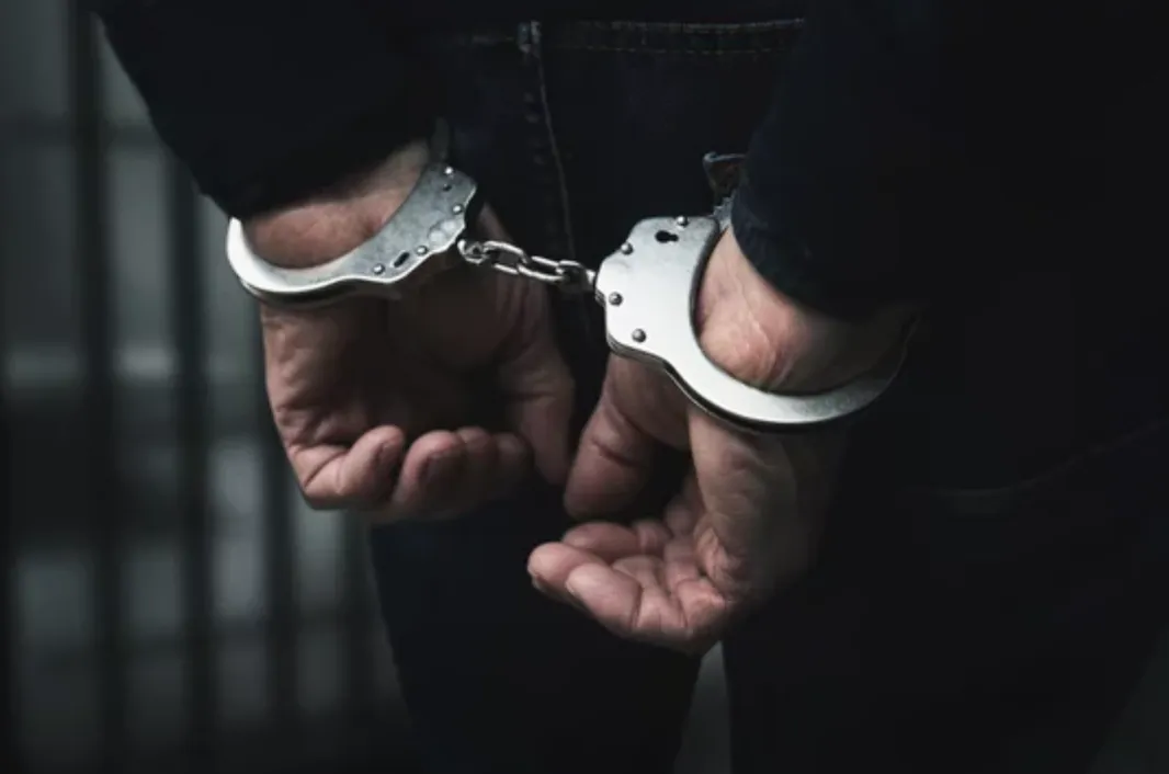Un oficial de Massachusetts y su hermano acusados ​​de fraude