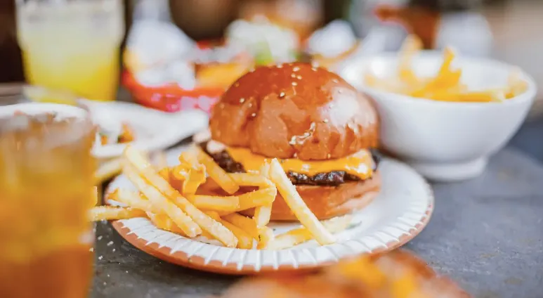 Seguir una dieta saludable desde una edad temprana conduce a mayores ganancias en la esperanza de vida. Credit: Pexels