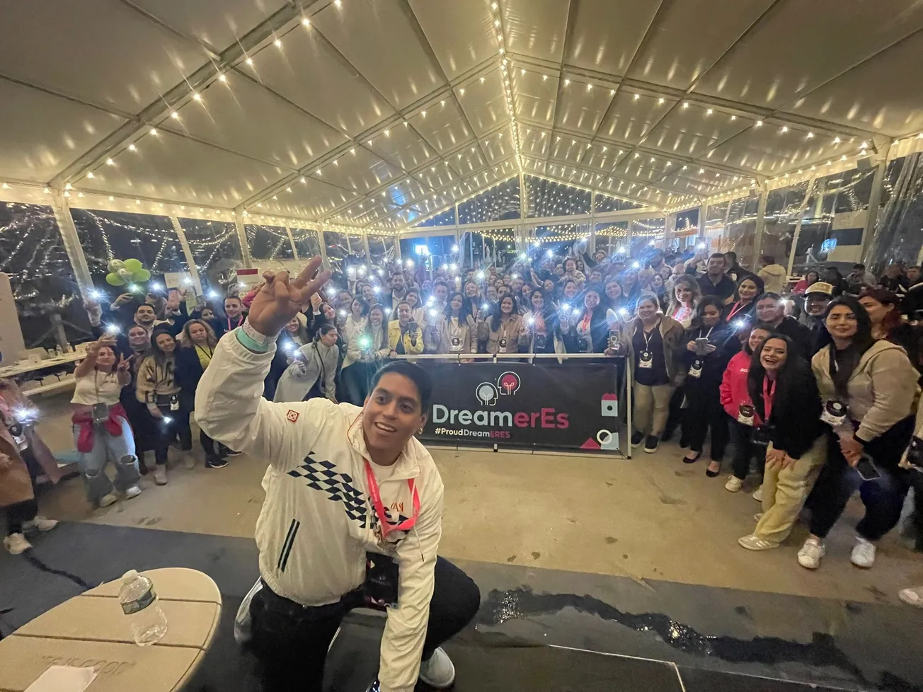 El Mindo uno de los más reconocidos influencers y generadores de contenido de Latinoamérica despidiéndose de los emprendedore