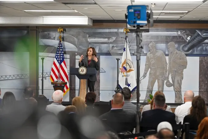 Kamala Harris en Boston anunció un plan para aliviar pagos de calefacción en el invierno. Foto: @mayorwu