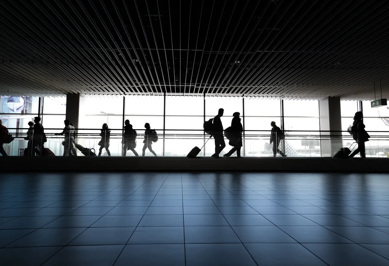 El aeropuerto Boston Logan tiene mucho movimiento ante las festividades navideñas