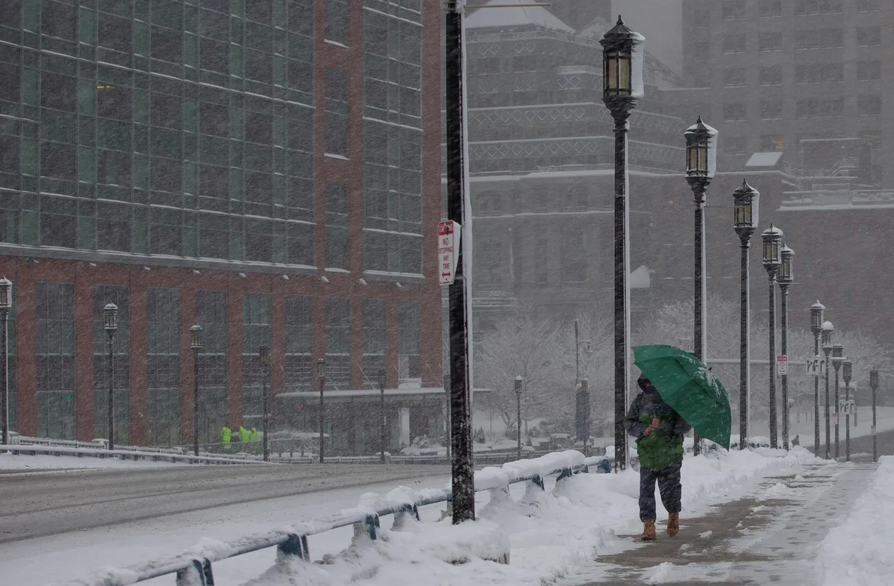 Cierran escuelas en Massachusetts por la tormenta invernal