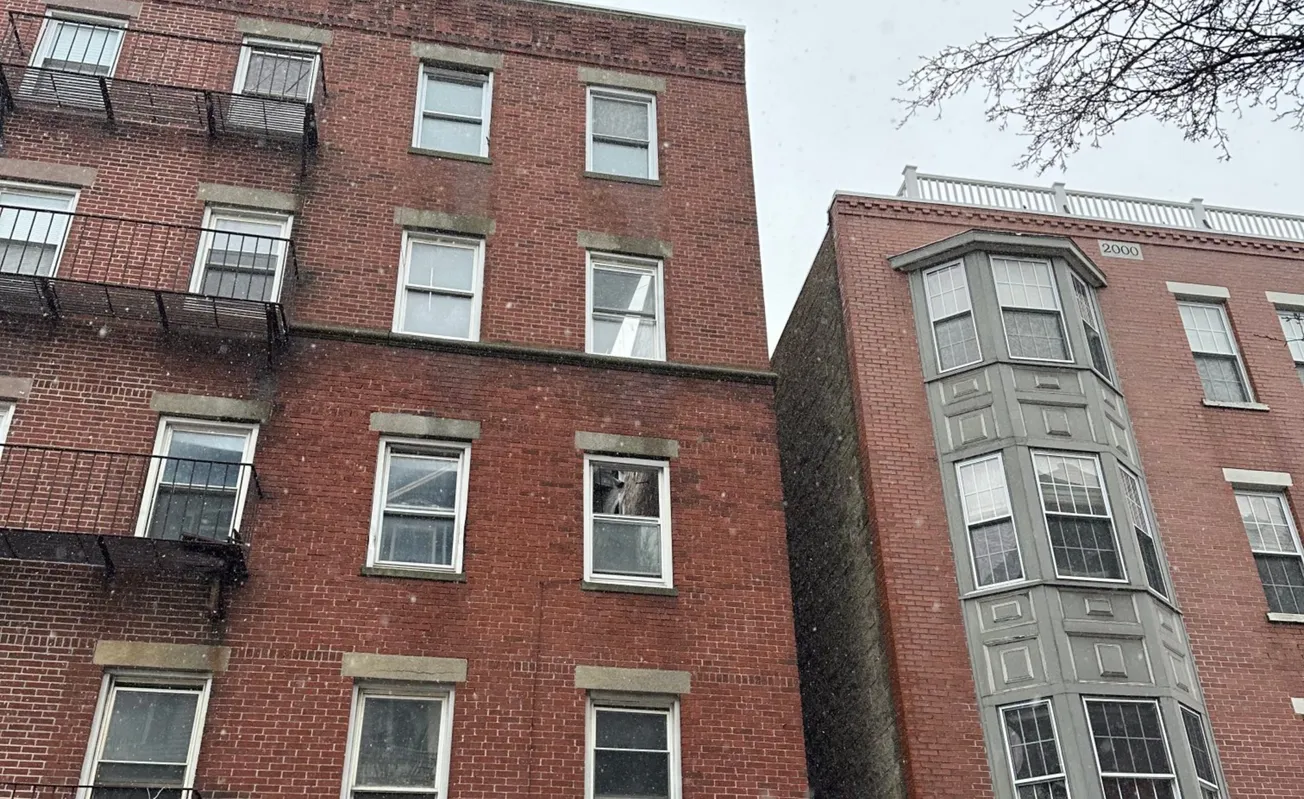Colapsa techo de un edificio en North End