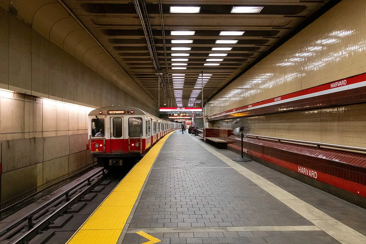 Un descarrilamiento del equipo de la MTBA Red Line originó un fuerte retraso la mañana de este viernes 23 de febrero. Las aut