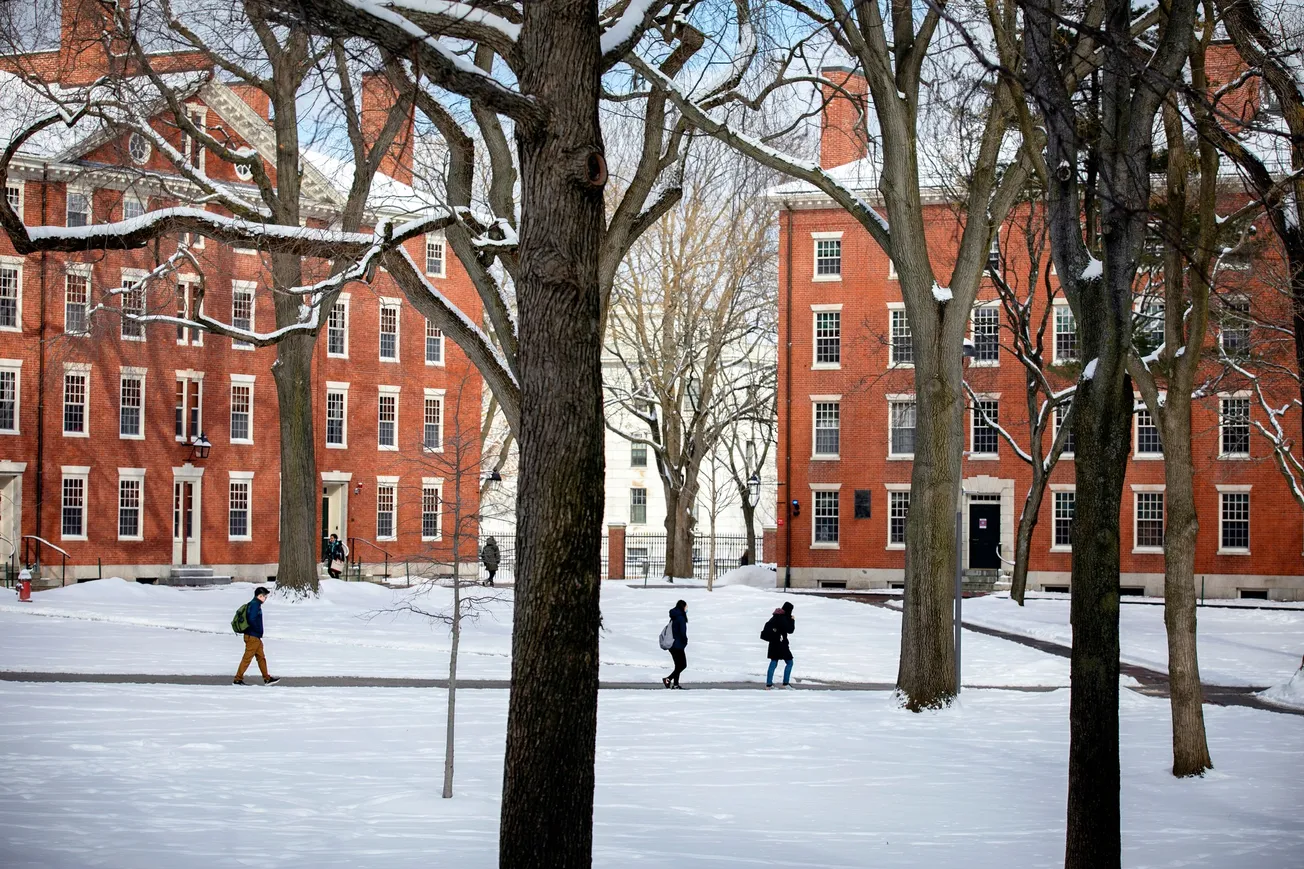Harvard y MIT entre las universidades que gradúan el mayor número de multimillonarios