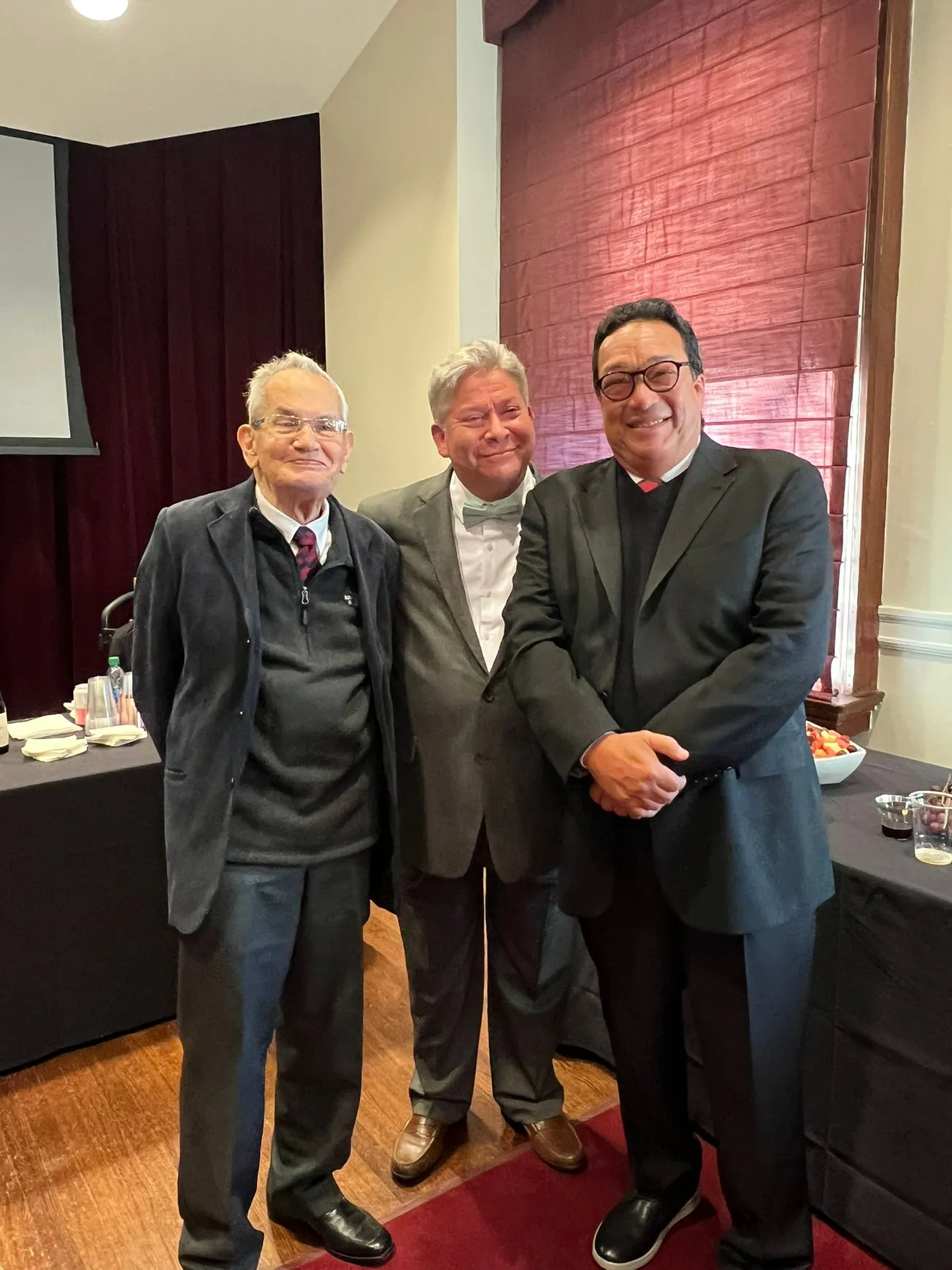 Foto. Profesor Jose Francisco del Castillo es el primero a la izquierda.