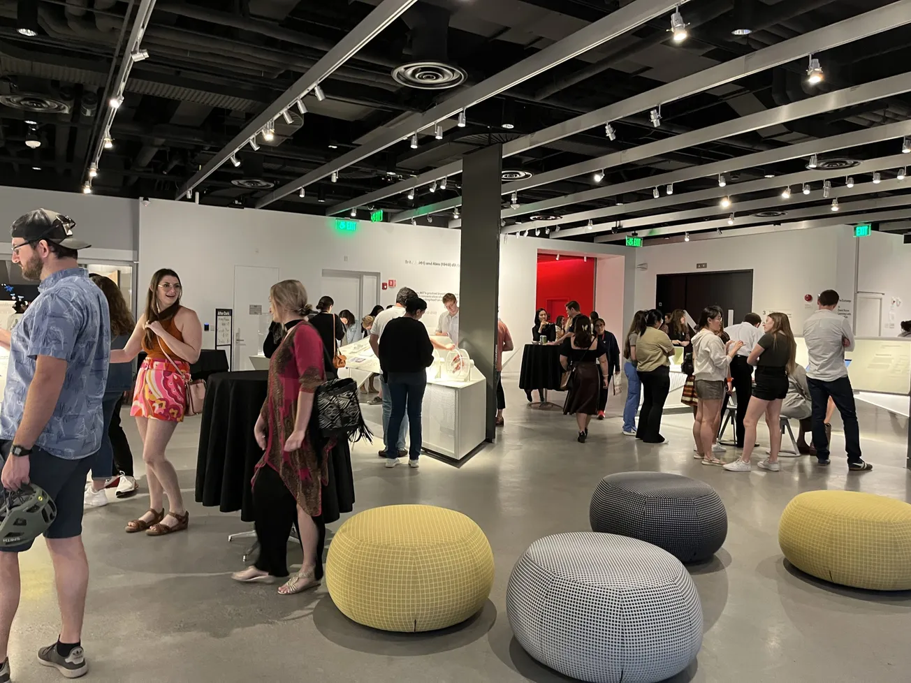 Foto.After Dark en el MIT Museum. El Planeta