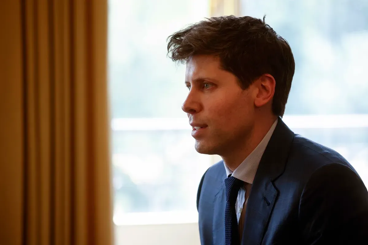 FIRMANTES. Entre los firmantes se encuentran el director ejecutivo de OpenAI, Sam Altman. | Foto: EFE.