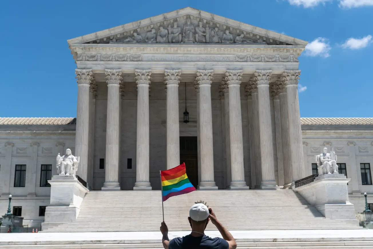 Por segunda vez, la Corte Suprema falla a favor de negar servicios en Colorado a personas gay. | Foto: Anna Moneymaker/The Ne
