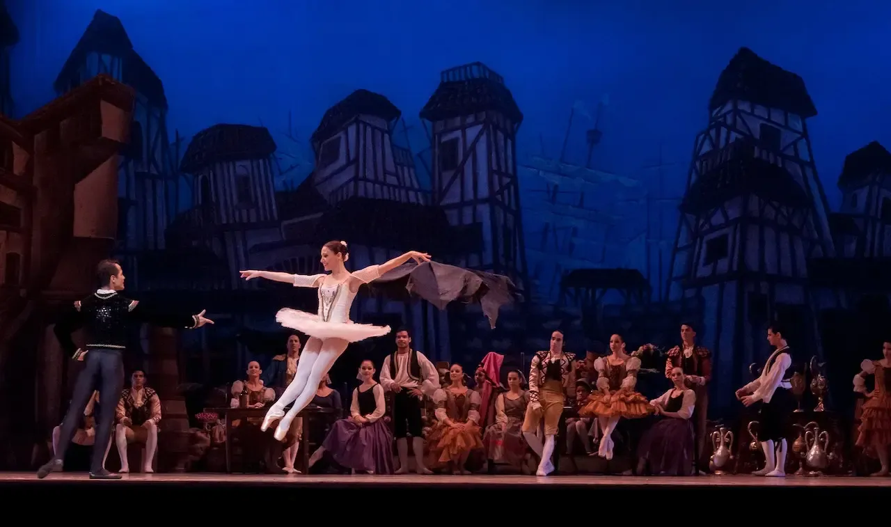 Muchos de los teatros sin fines de lucro de varios tamaños del país atraviesan graves problemas financieros. | Foto: Pexels.