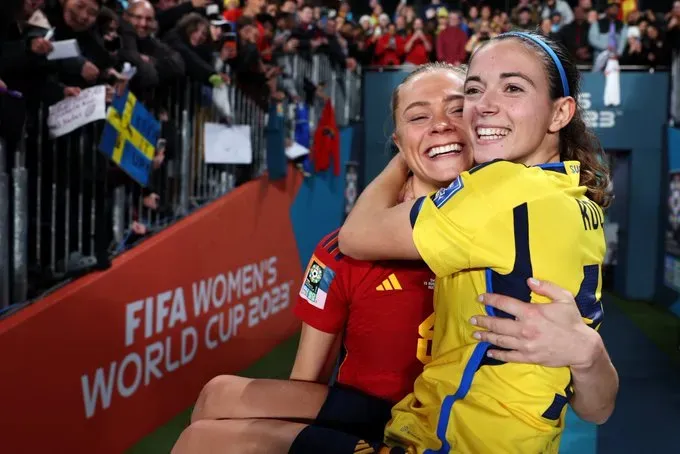 Aitana Bonmatí y Fridolina Rolfo tras disputar las semifinales del Mundial Femenino 2023. Foto: Twitter @FCBfemeni.