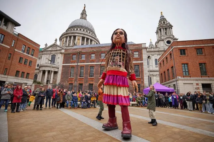 En septiembre Little Amal comienza su viaje de esperanza y empatía desde Boston hasta San Diego