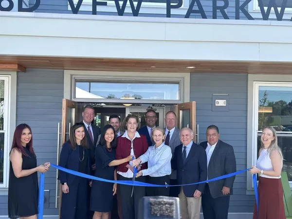 Autoridades celebraron la Gran Inauguración de Parkway 1208 en West Roxbury