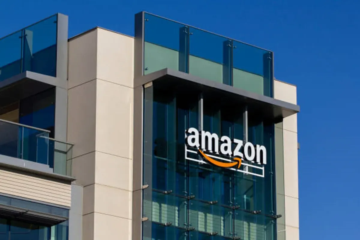 Huelga en Amazon: trabajadores de la planta en Inglaterra protestan en el Viernes Negro