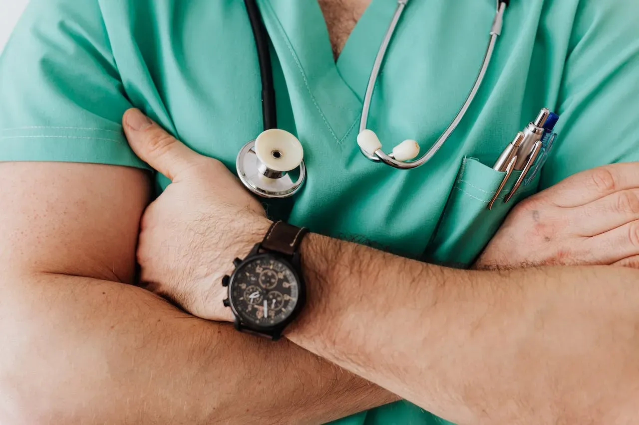 La demanda acusa al doctor Merle Berger, un reconocido experto en fertilidad, de utilizar en secreto su propio esperma para i