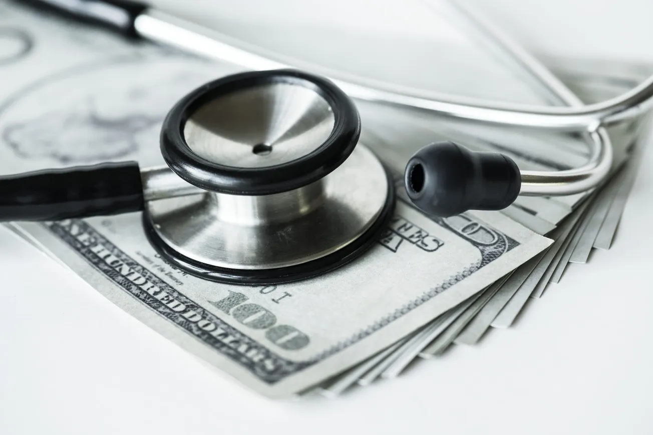 El PFML de Massachusetts ofrecie a los trabajadores el 80% de su salario mientras cuidan de su salud o de la de un familiar,