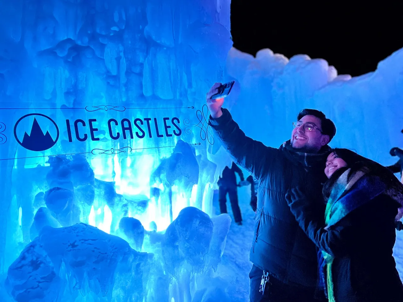 Todavía puedes aprovechar de las últimas semanas del invierno para visitar los Ice Castles en New Hampshire.