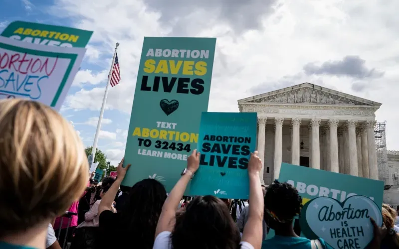 Entra en vigor prohibición del aborto de seis semanas en Florida