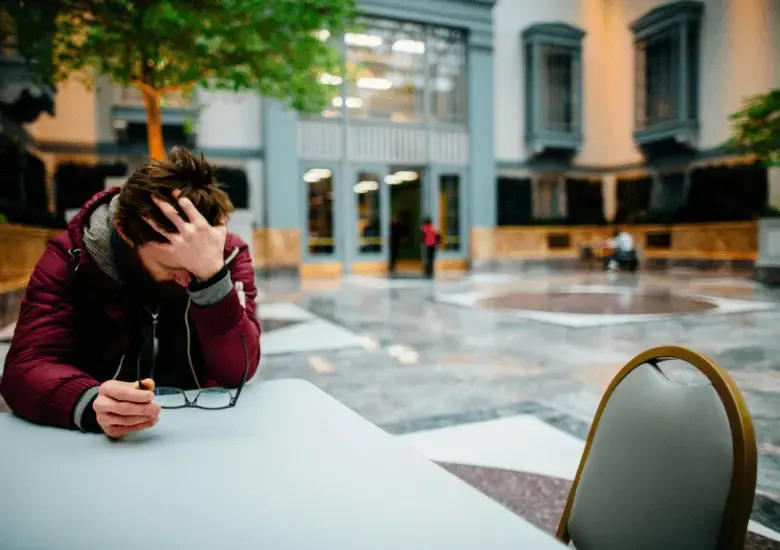 ¿Qué es la ansiedad social, sus causas y cómo se controla?