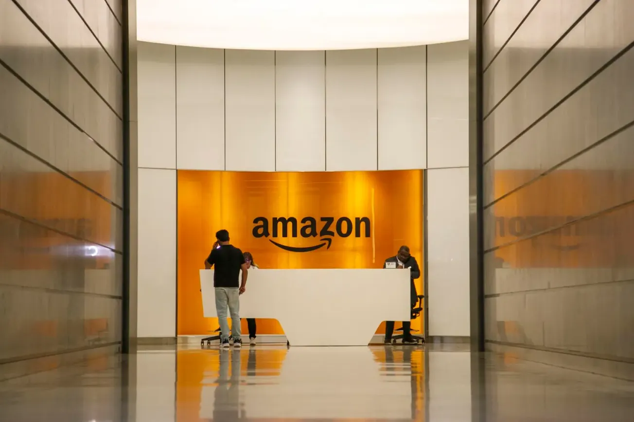Cambio estratégico: Amazon pide a sus empleados que regresen a la oficina 5 días a la semana, ¿Tomarán el mismo camino otras compañías?
