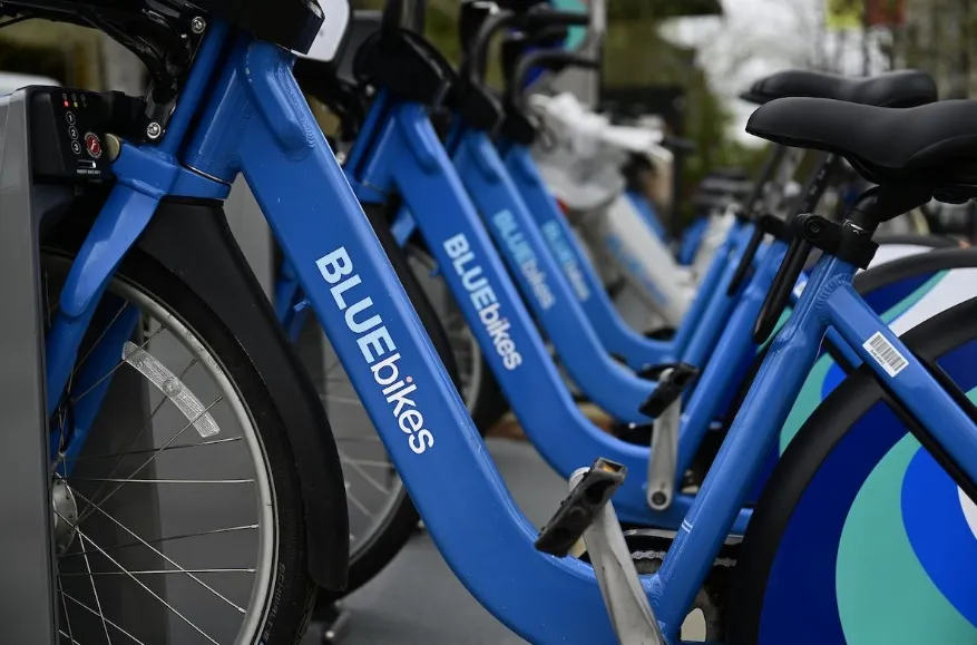 Boston celebra 25 millones de viajes realizados en Bluebikes